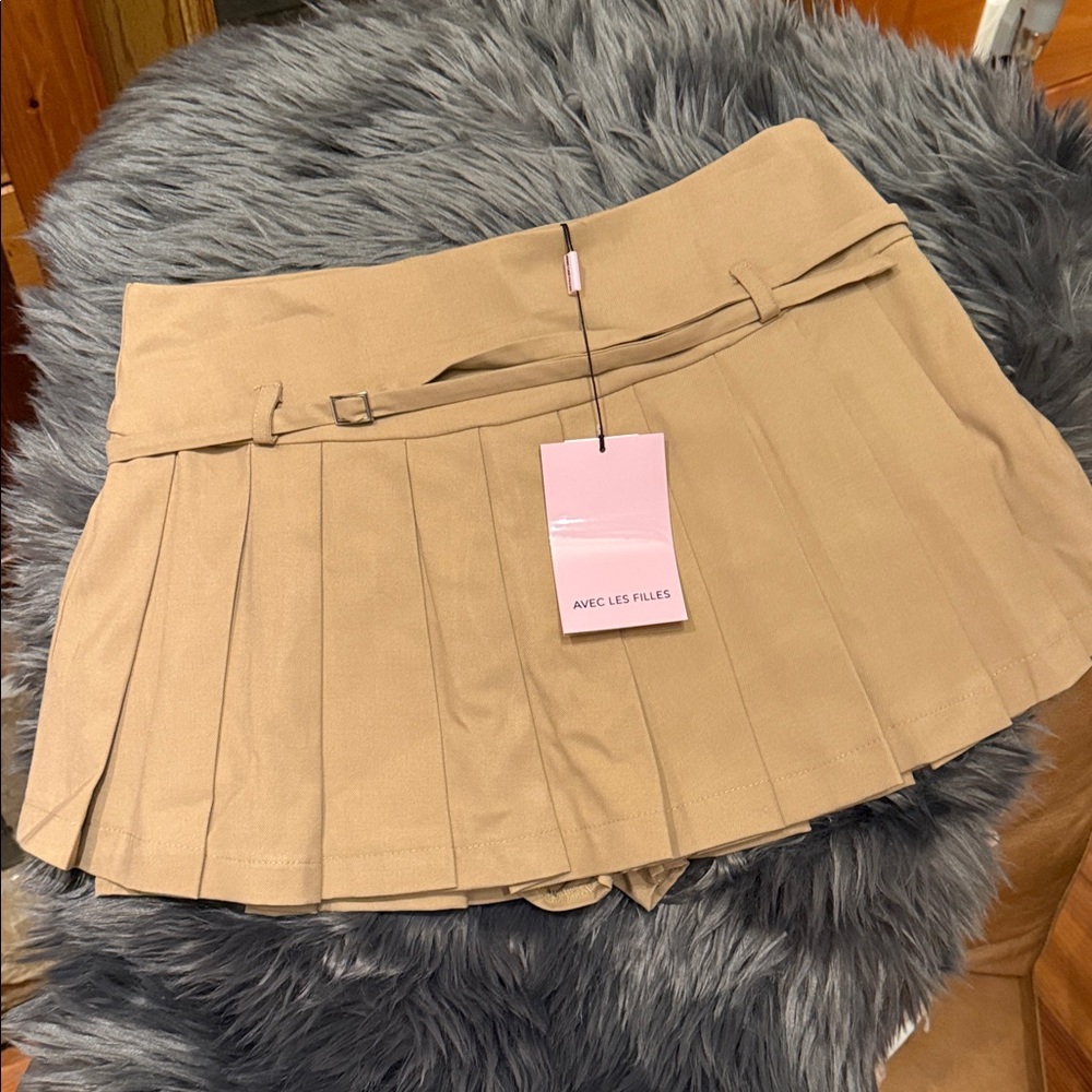 NWT- Avec Les Filles Tan Pleated Skort